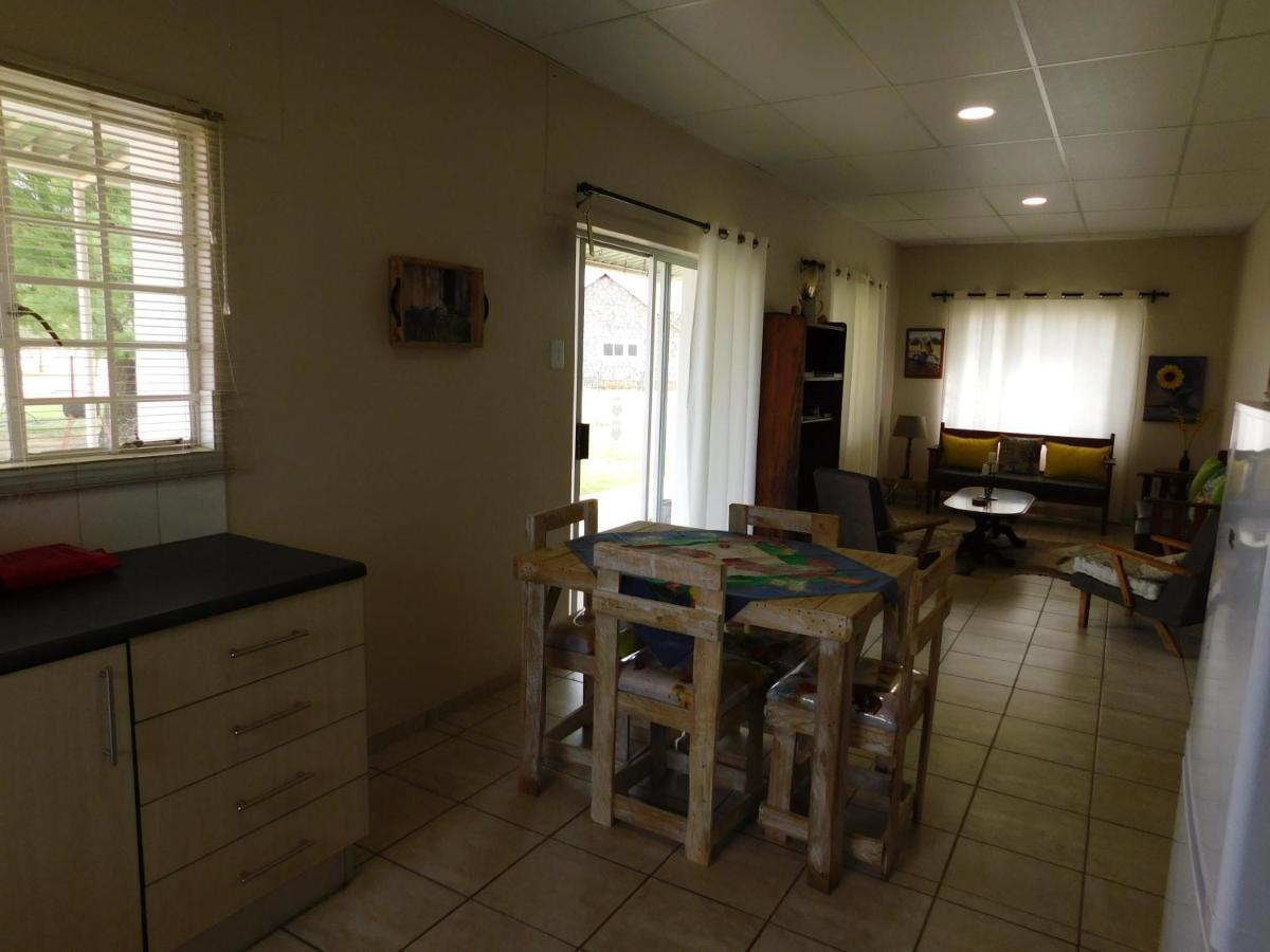 Meteorite Rest Camp Ξενοδοχείο Grootfontein Εξωτερικό φωτογραφία